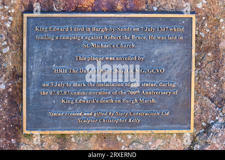 Gedenktafel an der König-Eduard-I.-Statue in Burgh-by-Sands, Carlisle, Cumbria Stockfoto