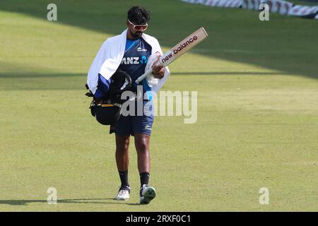 ISH Sodhi während der neuseeländischen Cricketspieler nimmt an einer Trainingseinheit im Sher-e-Bangla National Cricket Stadium (SBNCS) vor dem dritten und letzten Spiel Teil Stockfoto