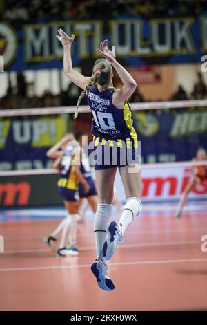 ISTANBUL, TURKIYE - 11. MÄRZ 2023: Arina Fedorovtseva spielt während des Spiels Fenerbahce Opet gegen Galatasaray HDI Sigorta Turkish Sultans League in Burhan Stockfoto