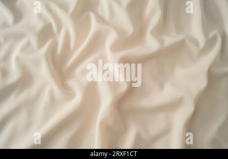 Trendige, elegante Seide. Minimales Hintergrundkonzept. Luxuriöses Layout. Stockfoto