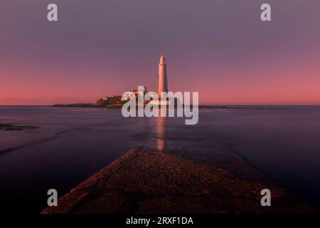 Ein Abend im St. Mary's Lighthouse in Northumberland, England Stockfoto