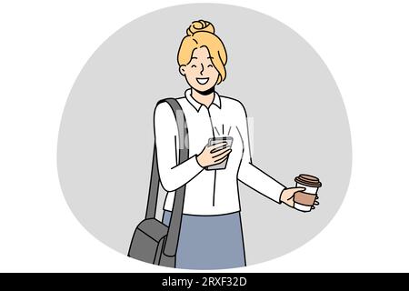 Lächelnde Geschäftsfrau benutzt Mobiltelefon, trinkt Kaffee aus der Take-away-Tasse. Fröhliche motivierte weibliche Mitarbeiterin genießt einen Drink zum Mitnehmen auf dem Smartphone. Vektorgrafik. Stock Vektor