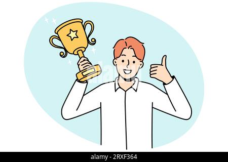 Überglücklich junger Mann mit Goldpreis in den Händen feiern Sieg. Lächelnder Geschäftsmann mit goldenem Preis oder Trophäe zeigt Daumen hoch. Vektorgrafik. Stock Vektor