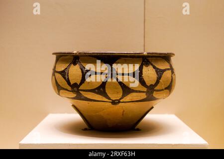 Peking China, 17. Februar 2023: Antike Keramik im chinesischen Nationalmuseum. Stockfoto