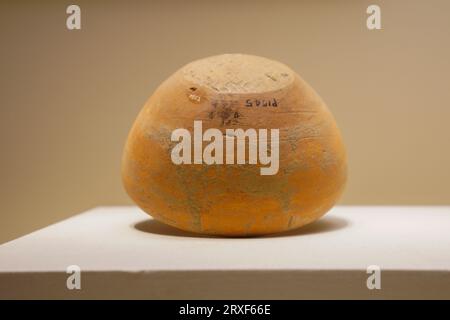 Peking China, 17. Februar 2023: Antike Keramik im chinesischen Nationalmuseum. Stockfoto