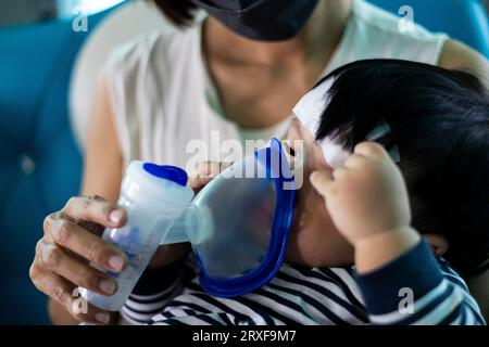 Sick Chine Inhalationstherapie, Hintergründe für Werbung und Tapeten im Gesundheitswesen und in der medizinischen Szene. Aktuelle Bilder bei Dekorationsideen. Stockfoto