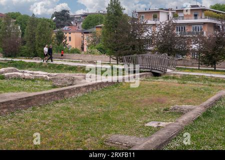 Die St. Mary Bastion im Park der Zitadelle (16. Jahrhundert) mit Spuren der alten Festungsmauern, die nach einer Restaurierung, Parma, entdeckt wurden Stockfoto