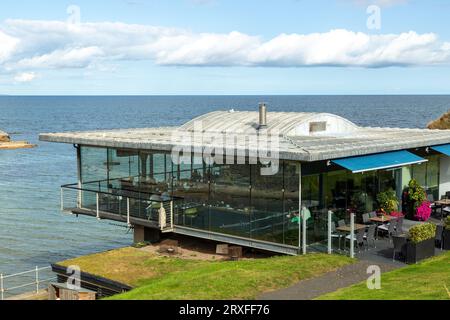 Das Seafood Ristorante in St. Andrews mit Blick auf das Meer. Stockfoto