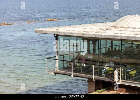 Das Seafood Ristorante in St. Andrews mit Blick auf das Meer. Stockfoto