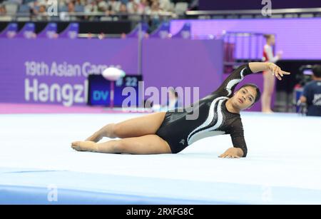 Hangzhou, China. September 2023 25. Artistic Gymnat of India Pranati Nayak treten während der Qualifikationsrunde der Artistic Gymnastics Unterabteilung 2 auf Credit: Seshadri SUKUMAR/Alamy Live News Stockfoto