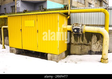 Ventil an der Gasleitung. Versorgung der Erdgaspopulation. Station der Übertragung und Einstellung des Gasdrucks. Concept Gasversorgung. Ventilrohr Stockfoto