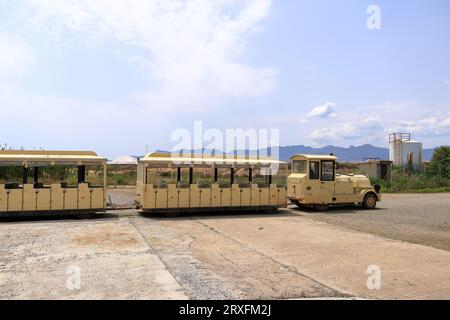 Cagliari: Überblick über die Salzlösung im Molentargius-Regionalpark - Idrovora von Rollo - Sardinien in Italien Stockfoto