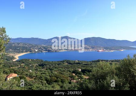 Mai 27 2023 - Propriano, Insel Korsika in Frankreich: Hafen von Propriano von oben Stockfoto