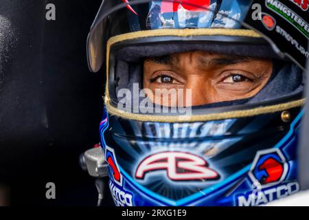 Concord, NC, USA. September 2023. 24. September 2023-Concord, NC: Der NHRA Top Fuel Dragster Series-Fahrer Antron Brown bereitet sich auf einen Lauf während der Betway Carolina Nationals vor. (Bild: © Walter G Arce SR Grindstone Medi/ASP) NUR REDAKTIONELLE VERWENDUNG! Nicht für kommerzielle ZWECKE! Stockfoto