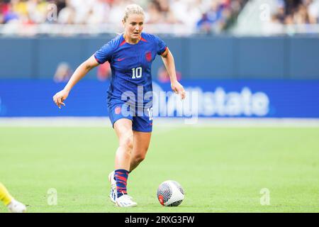 24. September 2023: US-Mittelfeldspieler Lindsey Horan (10) während des internationalen Freundschaftsspiels zwischen der US-Nationalmannschaft und Südafrika auf dem Soldier Field in Chicago, Illinois. Die US-Nationalmannschaft besiegte Südafrika mit 2:0. John Mersits/CSM. Stockfoto