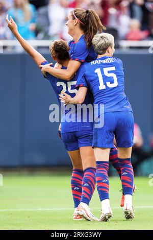 US 24. September 2023. Die Nationalspieler feiern das Tor während der internationalen Freundschaftsspiele zwischen der US-Nationalmannschaft und Südafrika auf dem Soldier Field in Chicago, Illinois. Die US-Nationalmannschaft besiegte Südafrika mit 2:0. John Mersits/CSM/Alamy Live News Stockfoto