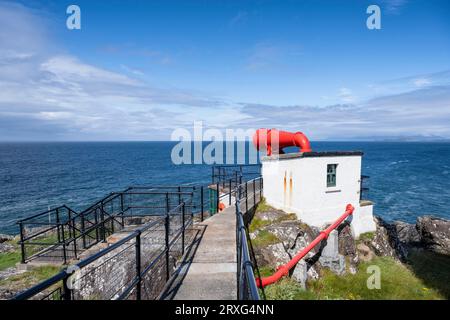 Nebelhorn auf der Plattform des Ardnamurchan Lighthouse, dem westlichsten Punkt der britischen Hauptinsel, Schottland, Vereinigtes Königreich Stockfoto