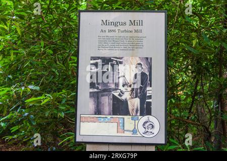 Mingus Mill ist eine historische Stätte im Great Smoky Mountains National Park in North Carolina. Diese 1886-Turbinenmühle mahlt Mais und Weizen zu Mehl. Stockfoto