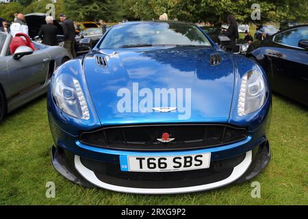 Aston Martin Vanquish auf dem jährlichen Treffen für Klassiker, Sport und Supersportwagen im Stonor Park in Oxfordshire. Stockfoto