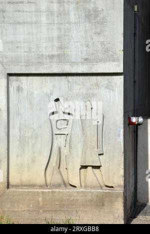 Betonplatten der Unité d’habitation in Firminy, Frankreich, symbolisieren Le Corbusiers Ansichten über den menschlichen Maßstab in Gebäuden, insbesondere Modular man Stockfoto