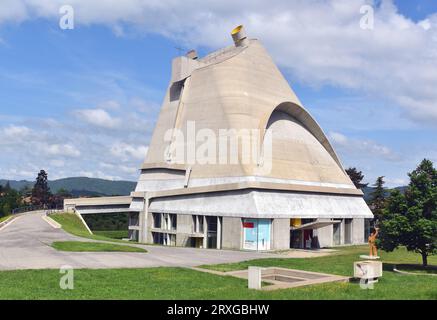 Kirche St. Pierre, heute Kulturzentrum, Firminy, Frankreich, Architekten Le Corbusier, et al. fast vollständig aus Stahlbeton, Baujahr 1973-2006 Stockfoto