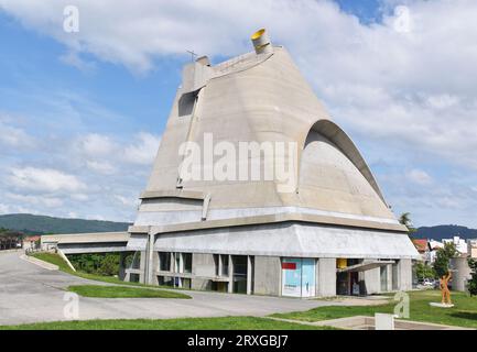 Kirche St. Pierre, heute Kulturzentrum, Firminy, Frankreich, Architekten Le Corbusier, et al. fast vollständig aus Stahlbeton, Baujahr 1973-2006 Stockfoto