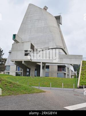 Kirche St. Pierre, heute Kulturzentrum, Firminy, Frankreich, Architekten Le Corbusier, et al. fast vollständig aus Stahlbeton, Baujahr 1973-2006 Stockfoto