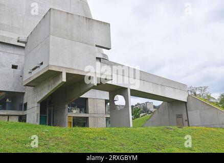 Kirche St. Pierre, heute Kulturzentrum, Firminy, Frankreich, Architekten Le Corbusier, et al. fast vollständig aus Stahlbeton, Baujahr 1973-2006 Stockfoto