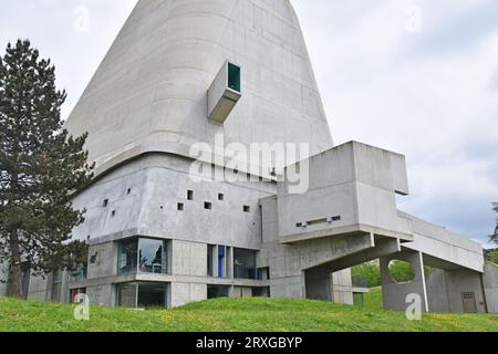 Kirche St. Pierre, heute Kulturzentrum, Firminy, Frankreich, Architekten Le Corbusier, et al. fast vollständig aus Stahlbeton, Baujahr 1973-2006 Stockfoto