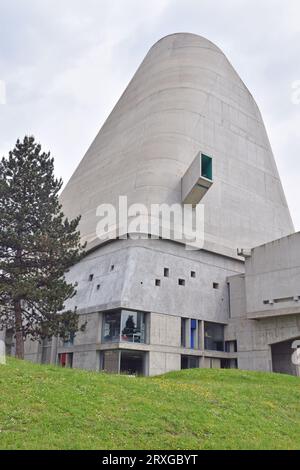 Kirche St. Pierre, heute Kulturzentrum, Firminy, Frankreich, Architekten Le Corbusier, et al. fast vollständig aus Stahlbeton, Baujahr 1973-2006 Stockfoto