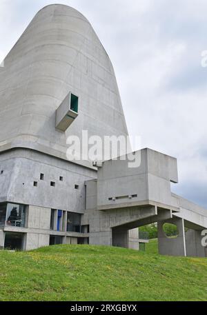 Kirche St. Pierre, heute Kulturzentrum, Firminy, Frankreich, Architekten Le Corbusier, et al. fast vollständig aus Stahlbeton, Baujahr 1973-2006 Stockfoto