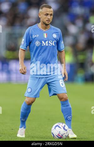 Der slowakische Mittelfeldspieler Stanislav Lobotka von SSC Napoli kontrolliert den Ball während des Fußballspiels der Serie A zwischen Bologna FC 1909 und SSC Napoli im Stadio Renato Dall Ara Bologna am 24. September 2023. Stockfoto