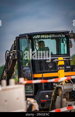 Black Yanmar Mini Raupenbagger bei Erdarbeiten für den Hausbau auf der Baustelle, Deutschland, Europa Stockfoto