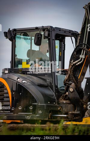 Black Yanmar Mini Raupenbagger bei Erdarbeiten für den Hausbau auf der Baustelle, Deutschland, Europa Stockfoto