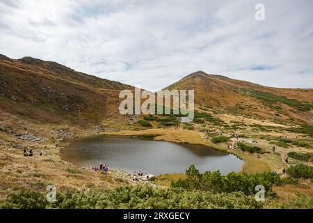 Nesamovyte-See - einer der höchsten alpinen Seen in den ukrainischen Karpaten. Stockfoto