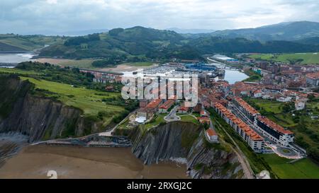 Luftaufnahme der Gemeinde Zumaya im Baskenland, Spanien. Stockfoto