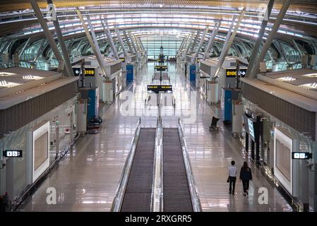 Samut Prakarn, Thailand. September 2023 25. Allgemeine Ansicht des neuen SAT-1-Terminals am internationalen Flughafen Suvarnabhumi in Samut Prakarn während der Vorbereitung. Das neue SAT-1-Terminal am internationalen Flughafen Suvarnabhumi wird am 28. September 2023 eine weiche Eröffnung haben. Ziel ist es, die Kapazität des Flughafens von 45 Millionen auf 60 Millionen jährlich zu erhöhen. Quelle: SOPA Images Limited/Alamy Live News Stockfoto