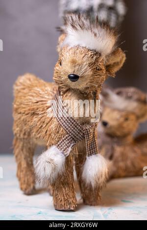 Hirschfigur zur Dekoration. Realistischer Hirsch zur Dekoration Stockfoto