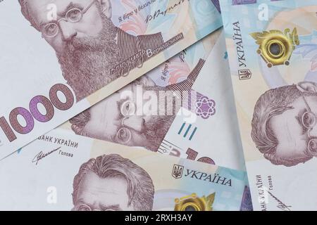 Nahaufnahme von mehreren tausend ukrainischen Hrivnya-Banknoten Stockfoto