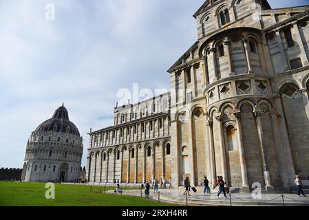 Pisa, Italien. September 2923. Das Baptisterium, das Duoma, die Kathedrale und der schiefe Turm von Pisa. Hochwertige Fotos Stockfoto