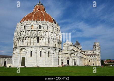 Pisa, Italien. September 2923. Das Baptisterium, das Duoma, die Kathedrale und der schiefe Turm von Pisa. Hochwertige Fotos Stockfoto