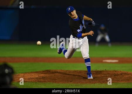 Ostrava, Tschechische Republik. September 2023 25. Yanni Orfanidis von Griechenland in Aktion während des Baseball-Europameisterschaftsspiels Griechenland gegen Tschechien in Ostrava, Tschechische Republik, 25. September 2023. Quelle: Jaroslav Ozana/CTK Photo/Alamy Live News Stockfoto