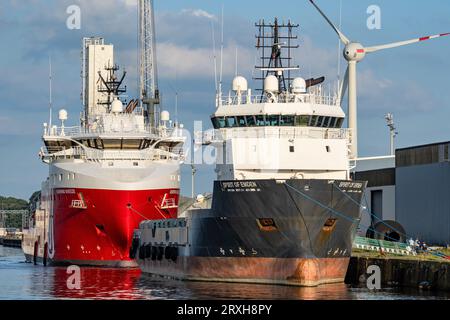 Offshore-Schiffe „Spirit of Emden“ und „Norwind Breeze“ im Hafen von Emden, Deutschland Stockfoto