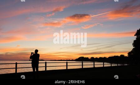 Blick auf den Sonnenuntergang am Lachine Lighthouse in Montreal, Quebec, Kanada Stockfoto