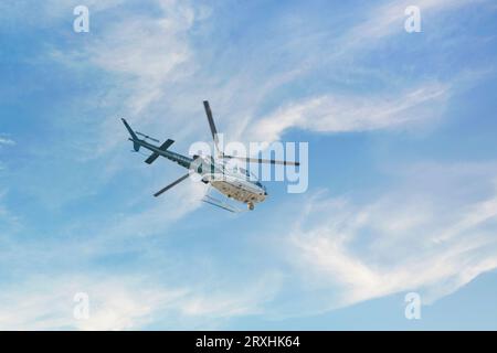 24. September 2023 - Lake Elsinore, CA USA - Riverside County Sheriff's Department umkreist während Einer Verdächtigen Suche Stockfoto