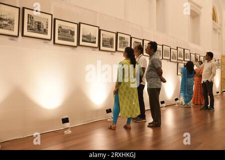 Kalkutta, Westbengalen, Indien. September 2023. „Die Stadt Kalkutta und ihr Leben: 1870-1920“, dreitägige Ausstellung (22. Bis 24. September 2023) mit seltenen 1870-1920 Fotografien von Kalkutta (Kalkutta), aufgenommen von unbekannten britischen Fotografen, organisiert vom Administrator General & Official Trustee (AGOT), Regierung von Westbengalen und kuratiert von Biplab Roy, AGOT. (Bild: © Biswarup Ganguly/Pacific Press via ZUMA Press Wire) NUR REDAKTIONELLE VERWENDUNG! Nicht für kommerzielle ZWECKE! Stockfoto