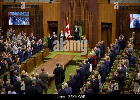 Ottawa, Kanada. September 2023. Der ukrainische Präsident Wolodymyr Zelenskyy empfängt am 22. September 2023 in Ottawa, Kanada, eine Standing Ovation, nachdem er vor dem Unterhaus auf Parliament Hill gesprochen hat. Kredit: Ukrainischer Ratsvorsitz/Ukrainisches Pressebüro/Alamy Live News Stockfoto