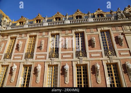 Die Fassade von Schloss Versailles, Frankreich Stockfoto