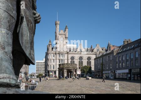 1. September 2023. Castlegate, Aberdeen, Schottland. Dies ist ein Blick entlang der Castlegate Gegend von Aberdeen City an einem sonnigen Nachmittag. Stockfoto