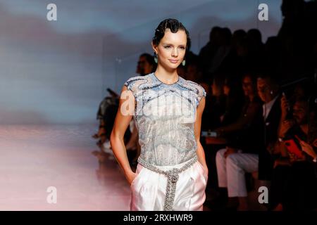 Mailand, Italien. September 2023. GIORGIO ARMANI Frühjahr/Sommer 2024 Laufsteg während der Mailänder Fashion Week am 2023. September - Mailand; Italien 24/09/2023 Credit: dpa/Alamy Live News Stockfoto